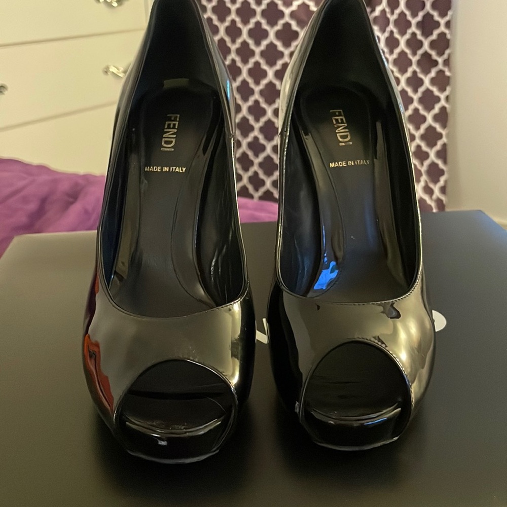 Fendi Spuntata Vernice Peep Toe Heel